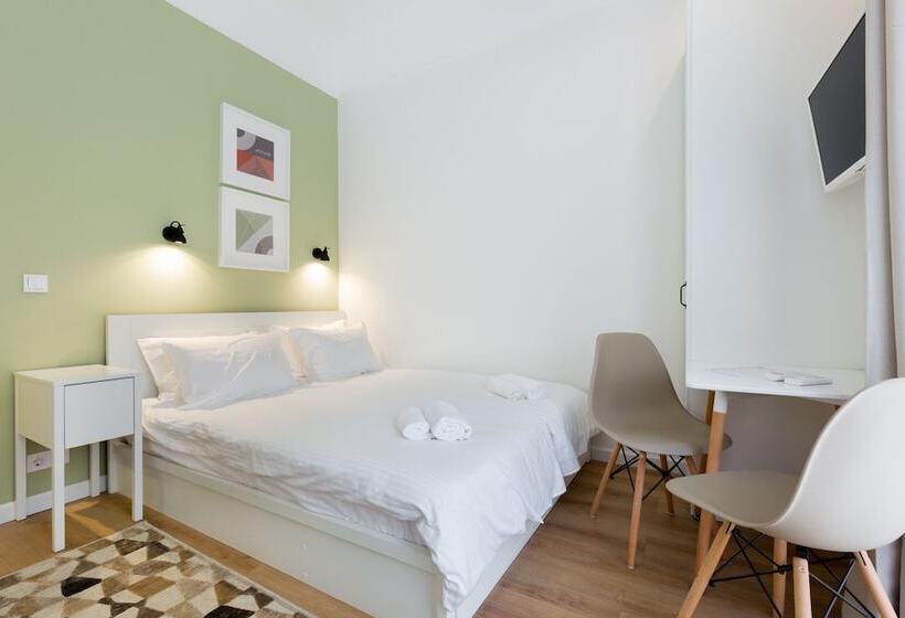 ダブルベッドのスタンダードスタジオ, Dinostratus House