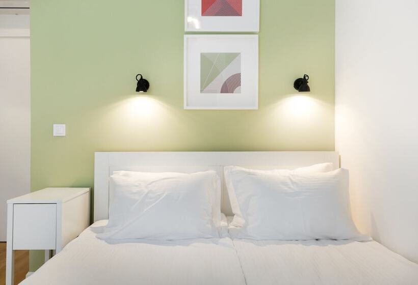 ダブルベッドのスタンダードスタジオ, Dinostratus House