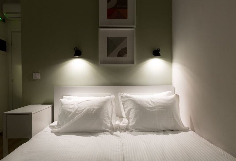 ダブルベッドのスタンダードスタジオ, Dinostratus House