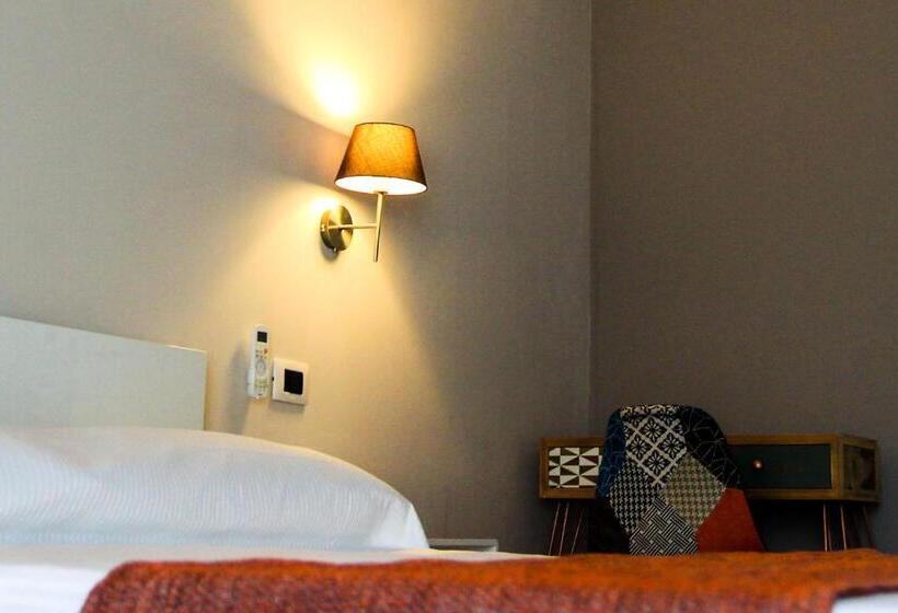 标准三人间, Home 146