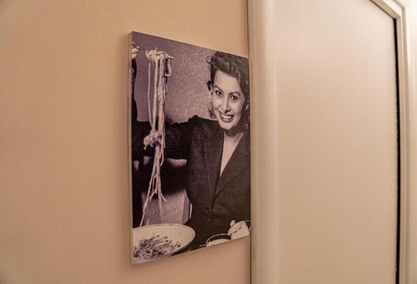 اتاق اکونومی, Bruno's Historic Home