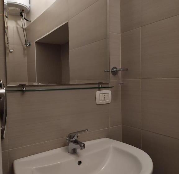 اتاق اکونومی, Bruno's Historic Home