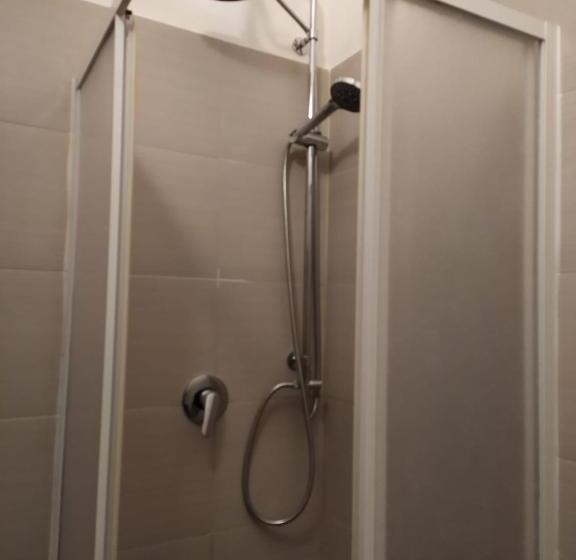 اتاق اکونومی, Bruno's Historic Home