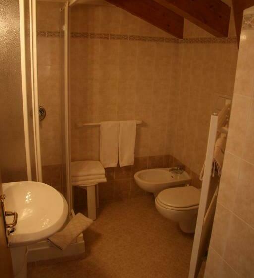 발코니가 있는 4인용 스탠다드 룸, Dolomiti Hotel Olimpia