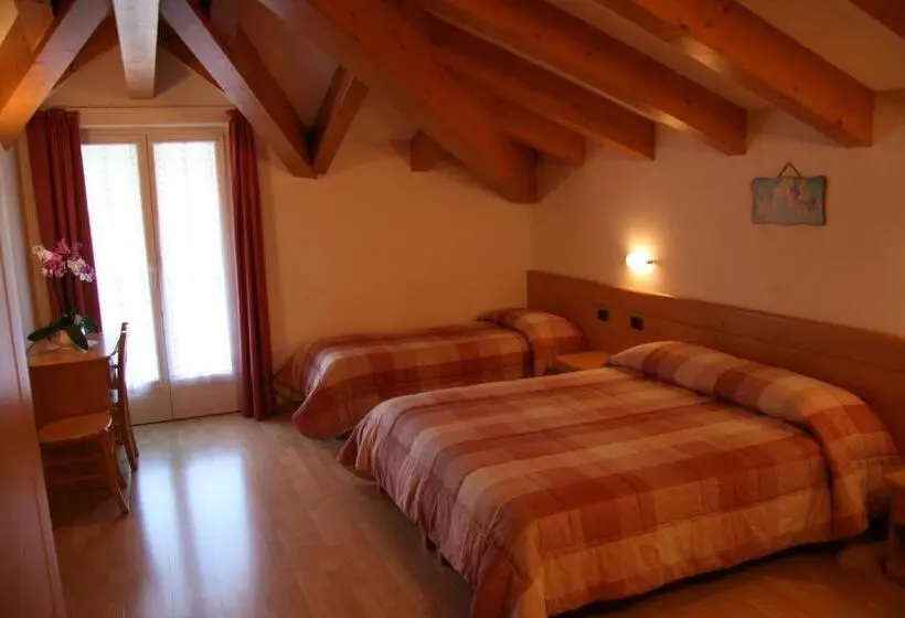 バルコニー付きスタンダードトリプルルーム, Dolomiti Hotel Olimpia