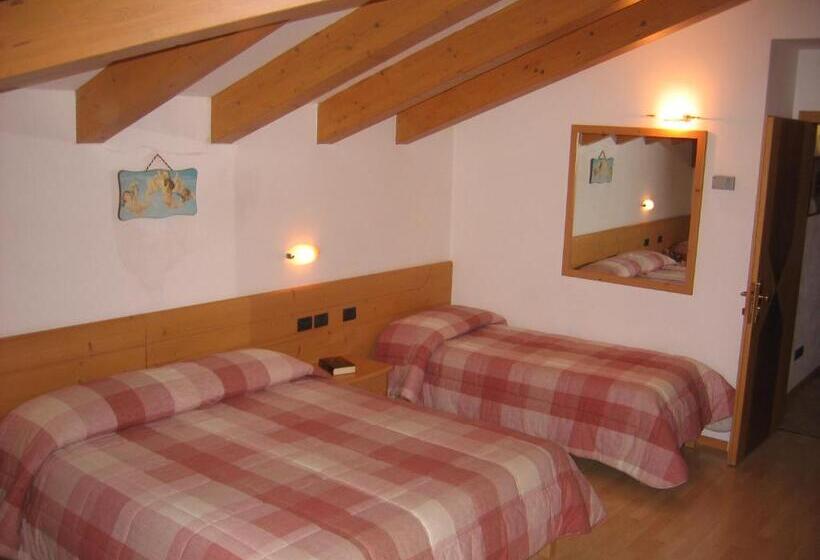 발코니가 있는 4인용 스탠다드 룸, Dolomiti Hotel Olimpia