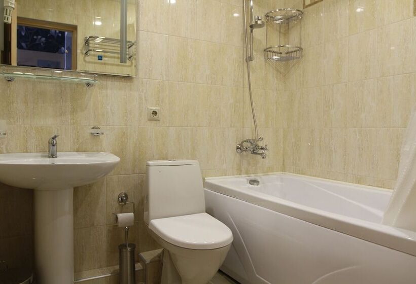 Quarto Familiar, Estet