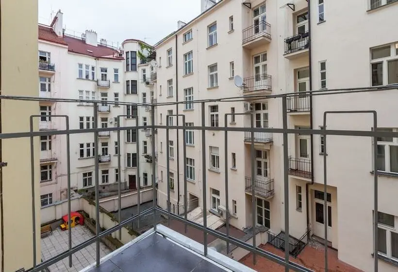 اتاق لوکس با بالکن, Golden Prague Rooms
