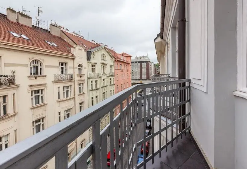 اتاق سوپریور با بالکن, Golden Prague Rooms