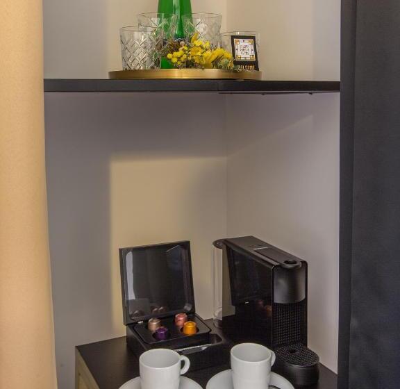 اتاق لوکس با بالکن, Golden Prague Rooms