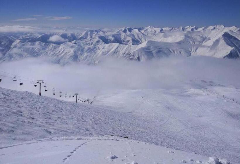 اتاق خانوادگی با چشمانداز کوه, New Gudauri Loft1