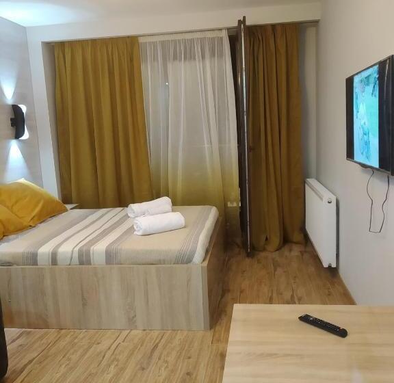 اتاق استاندارد چهارنفره با بالکن, New Gudauri Loft1