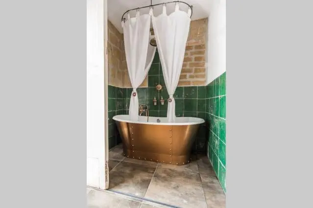 اتاق استاندارد با تخت بزرگ, Magma Home Rooms & Roof