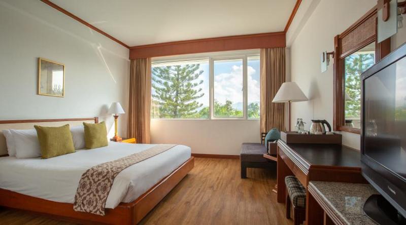 带大床的豪华间, Centara Life Hotel Mae Sot