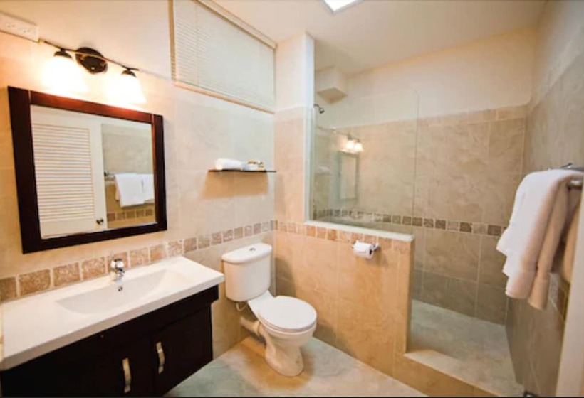 بانگلوی استاندارد 2 خوابه, Blue Waters Inn