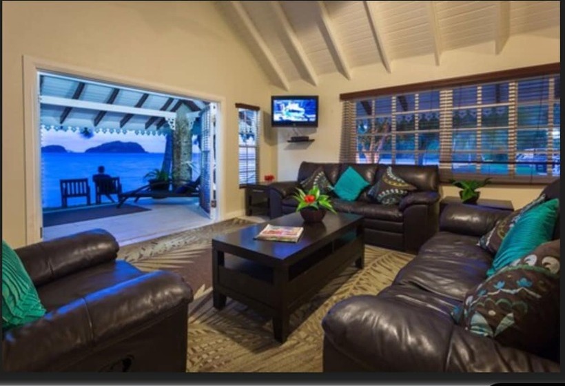 بانگلوی استاندارد 2 خوابه, Blue Waters Inn