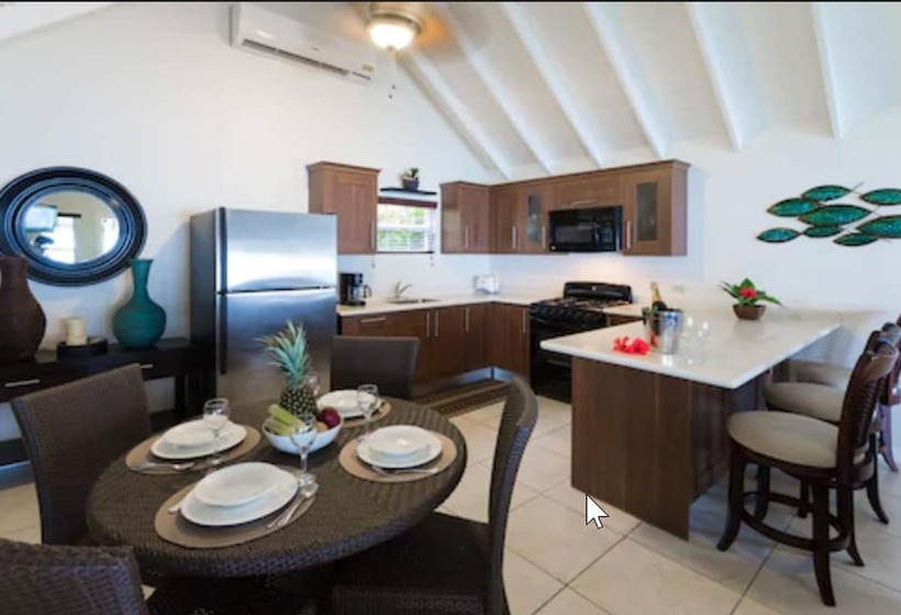 بانگلوی استاندارد 2 خوابه, Blue Waters Inn