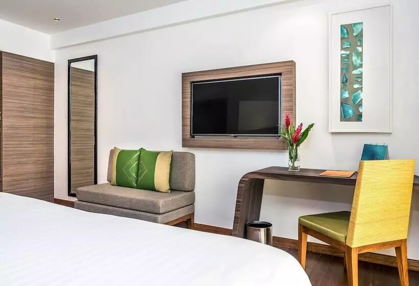 اتاق استاندارد با تخت بزرگ, Holiday Inn Resort Phuket Karon Beach, An Ihg