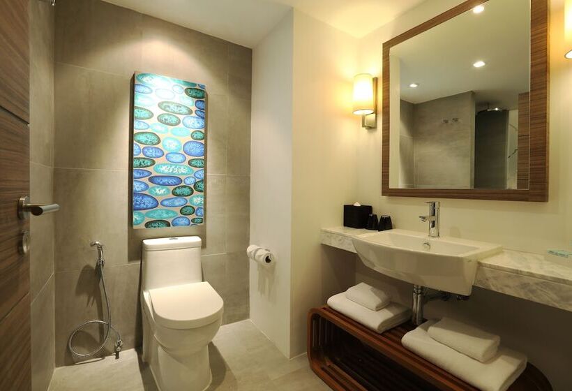 Номер Deluxe Кровать Кинг, Holiday Inn Resort Phuket Karon Beach, An Ihg