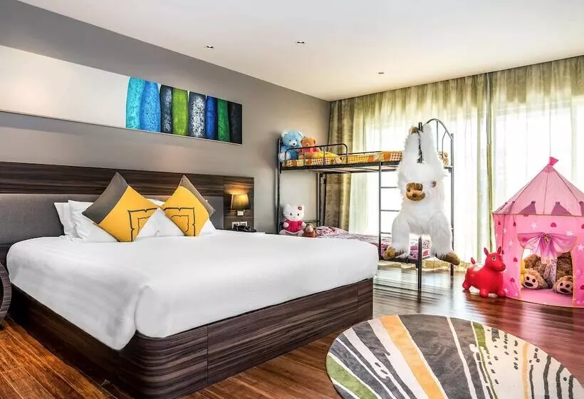 سوئیت جونیور خانوادگی, Holiday Inn Resort Phuket Karon Beach, An Ihg