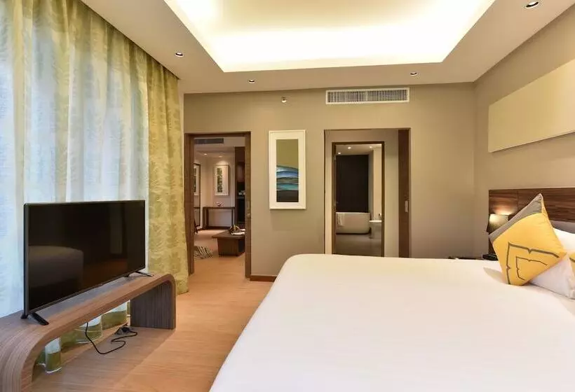 سوییت خانوادگی, Holiday Inn Resort Phuket Karon Beach, An Ihg