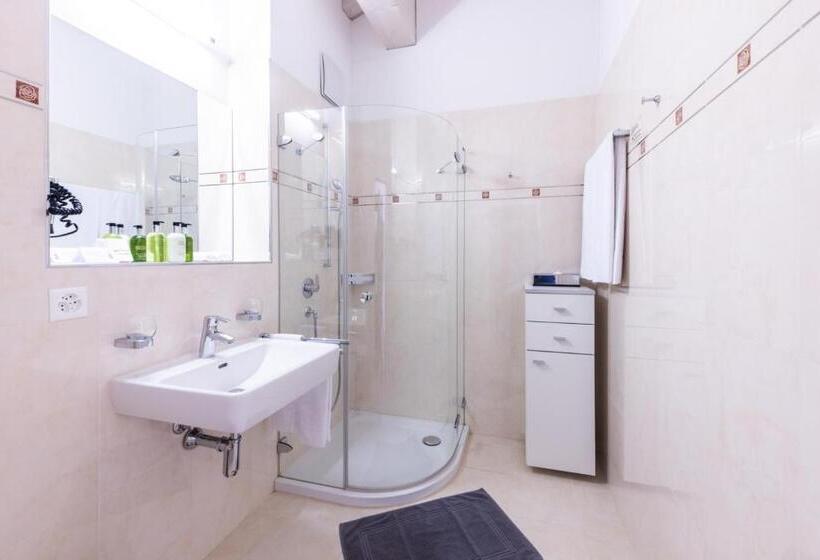 Deluxe Room with Balcony, Lenzerhorn