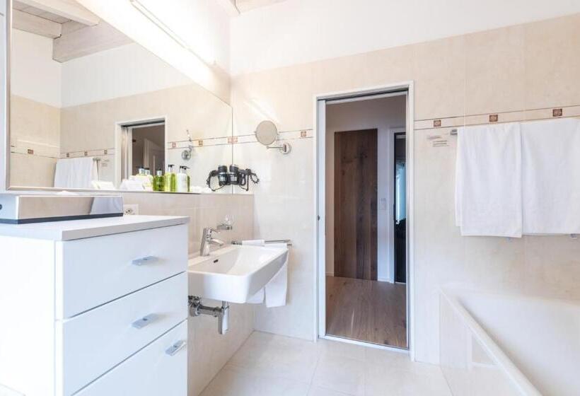 Deluxe Room with Balcony, Lenzerhorn