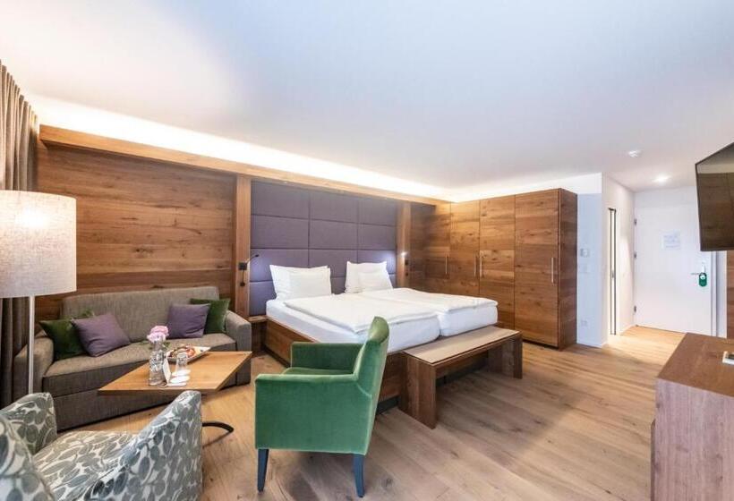 Superior Room with Balcony, Lenzerhorn