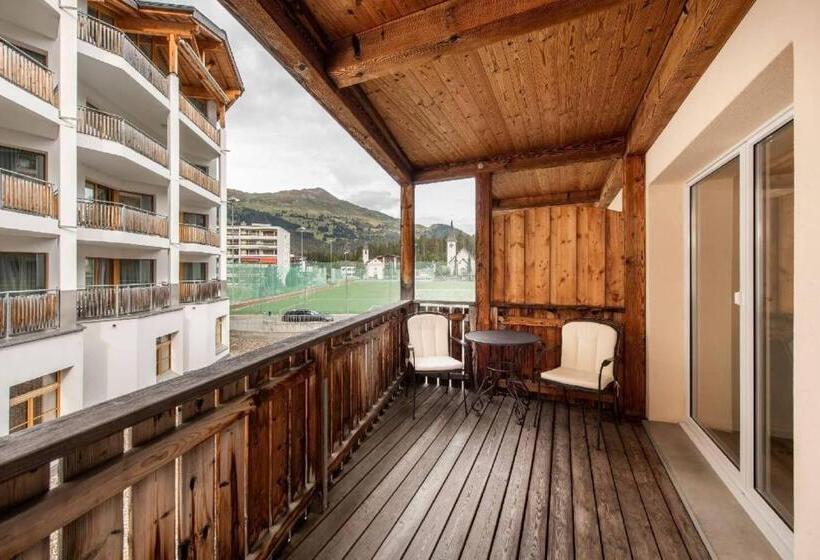 Superior Room with Balcony, Lenzerhorn