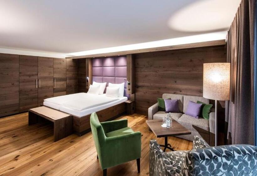 Superior Room with Balcony, Lenzerhorn