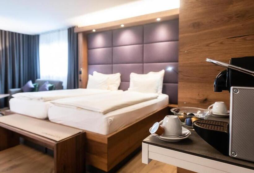 Superior Room with Balcony, Lenzerhorn