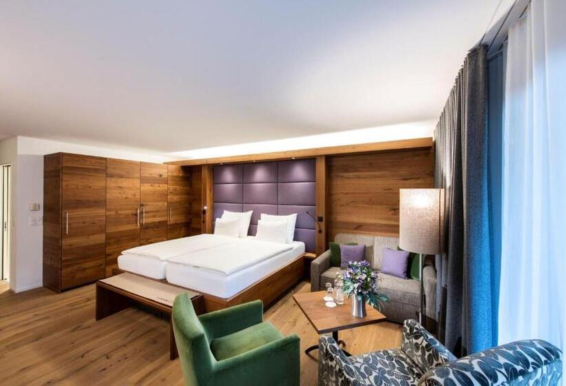 Superior Room with Balcony, Lenzerhorn