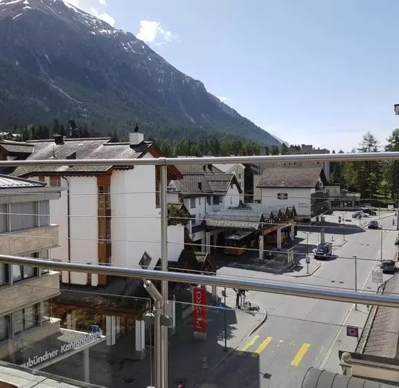 Camera Attico, Lenzerhorn