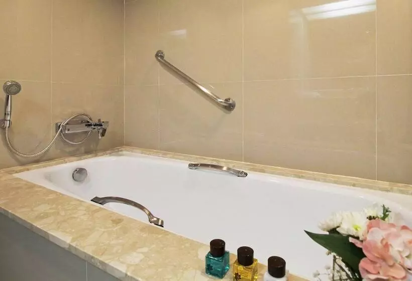 اتاق لوکس, The Imperial Hotel & Convention Centre Korat