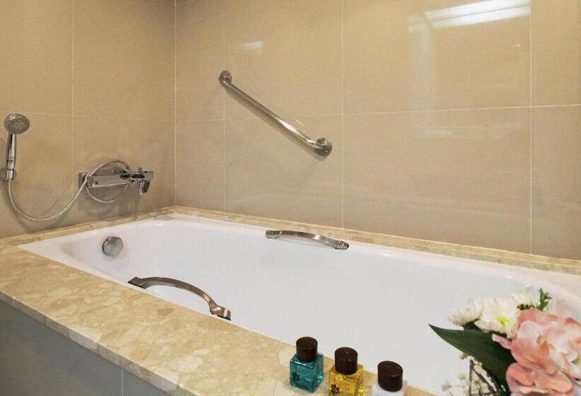 디럭스 룸, The Imperial Hotel & Convention Centre Korat