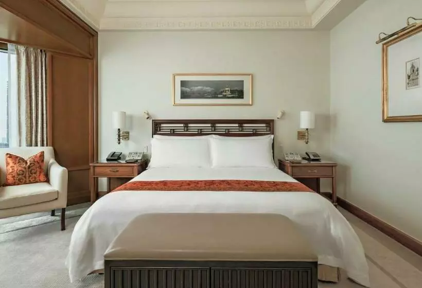 Deluxe Suite King Bed, The Peninsula Bangkok
