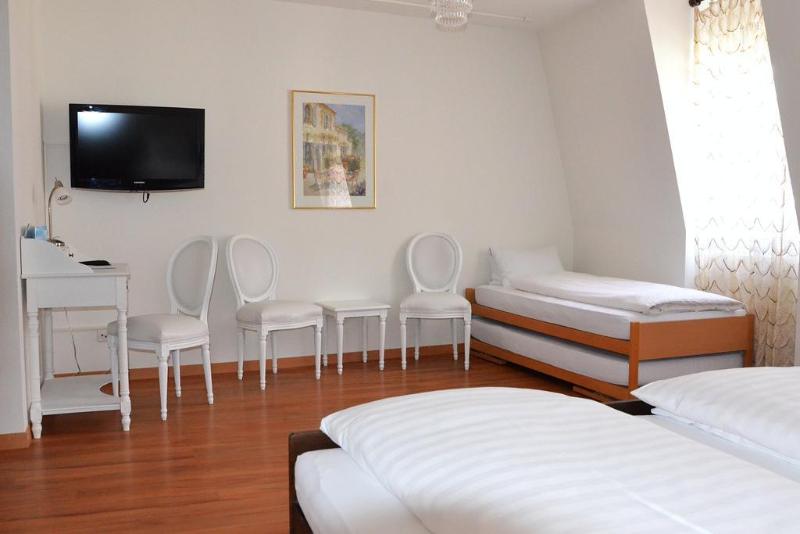 スタンダードトリプルルーム, Weisses Kreuz