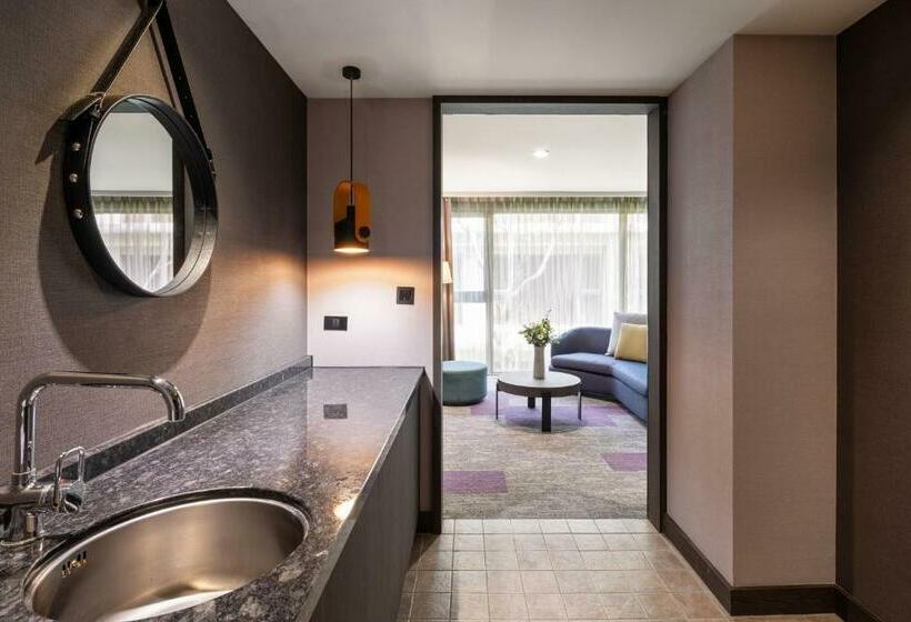 اتاق لوکس خانوادگی, Lakeshore Hotel Hsinchu