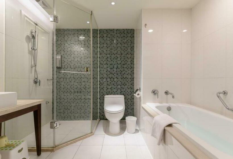 اتاق لوکس خانوادگی, Lakeshore Hotel Hsinchu