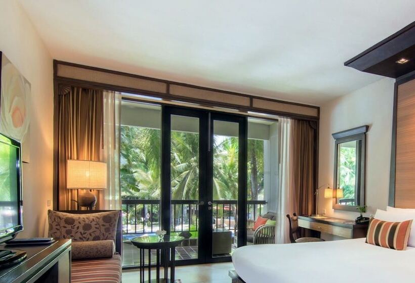 اتاق لوکس با چشم‌انداز استخر, Siam Bayshore Resort Pattaya