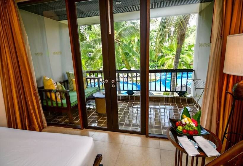 اتاق لوکس با چشم‌انداز استخر, Siam Bayshore Resort Pattaya