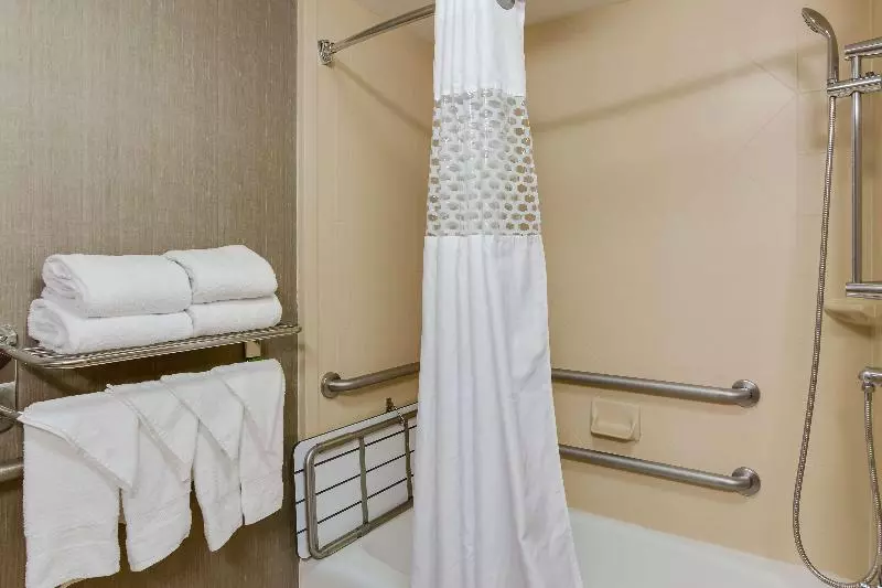 اتاق لوکس با چشم‌انداز استخر, Siam Bayshore Resort Pattaya
