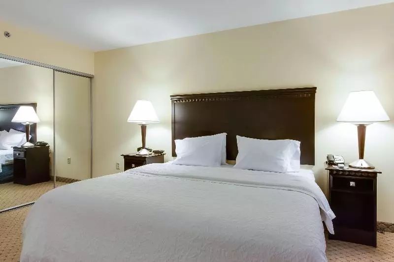 اتاق لوکس با چشم‌انداز استخر, Siam Bayshore Resort Pattaya