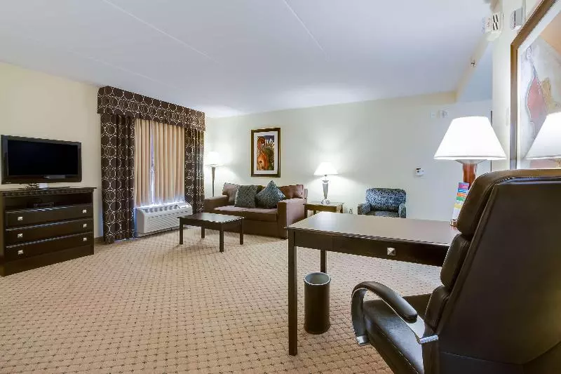 اتاق لوکس با چشم‌انداز استخر, Siam Bayshore Resort Pattaya