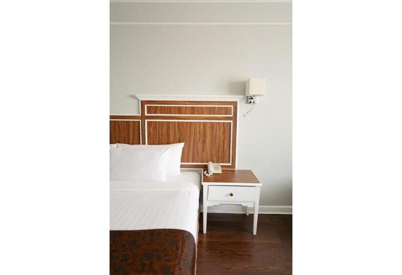 اتاق لوکس با تخت بزرگ, Town In Town Hotel Bangkok