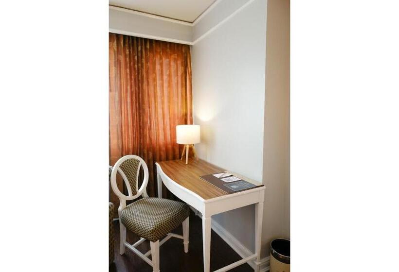 اتاق لوکس با تخت بزرگ, Town In Town Hotel Bangkok