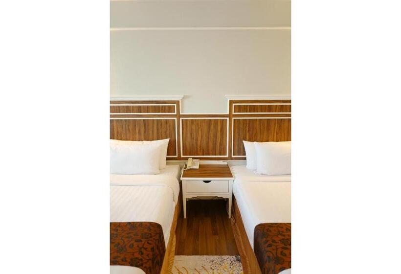 اتاق لوکس, Town In Town Hotel Bangkok