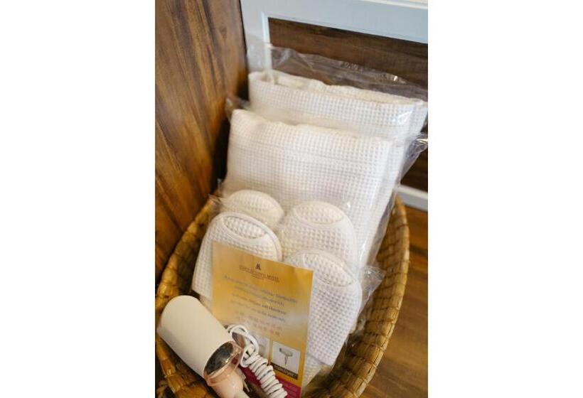 اتاق لوکس, Town In Town Hotel Bangkok