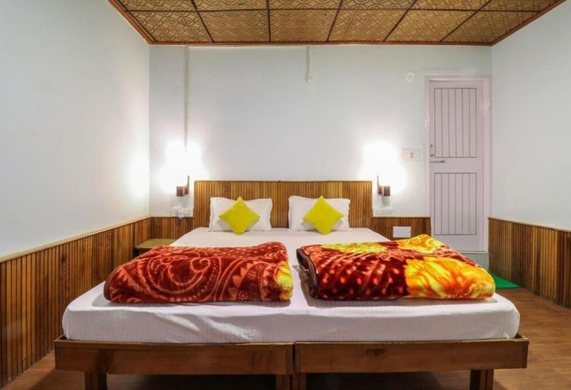 Deluxe Room, Moustache Manali Hostel
