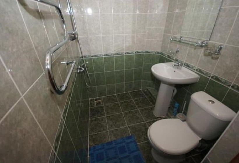 اتاق استاندارد سه نفره, Lera Guest House